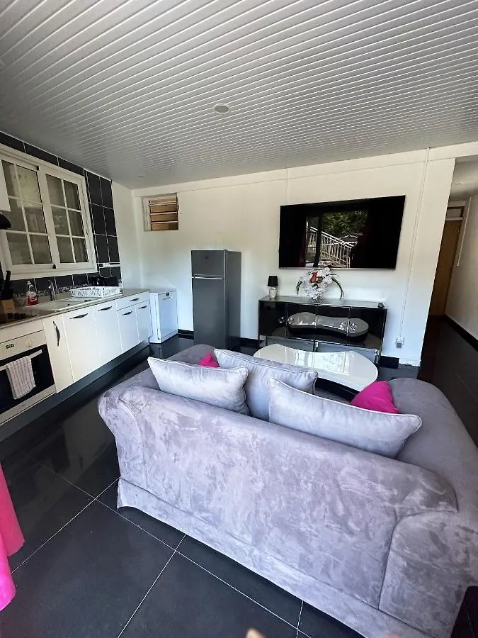Appartement Charmant A Sainte Rose 60M² + Piscine סנט-רוז