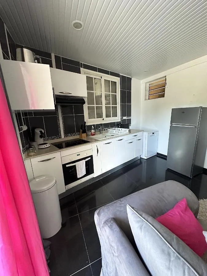 Appartement Charmant A Sainte Rose 60M² + Piscine