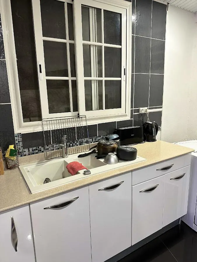 Appartement Charmant A Sainte Rose 60M² + Piscine דירה