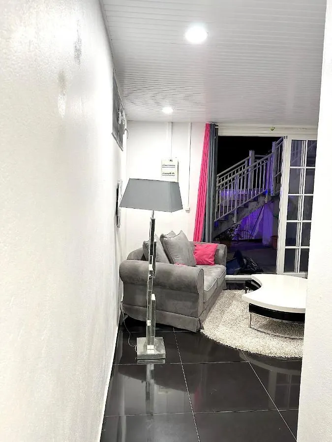 דירה Appartement Charmant A Sainte Rose 60M² + Piscine