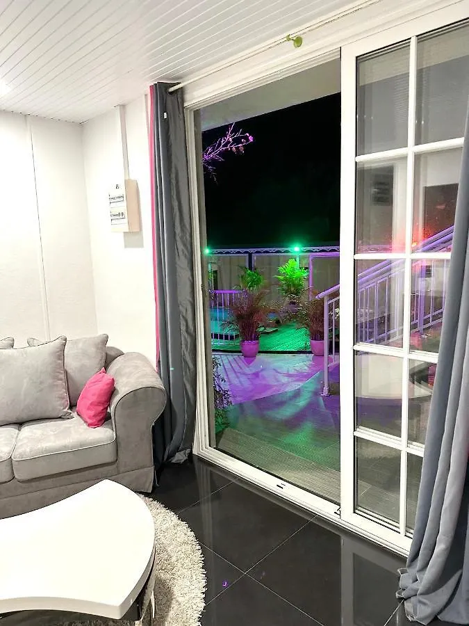 Appartement Charmant A Sainte Rose 60M² + Piscine